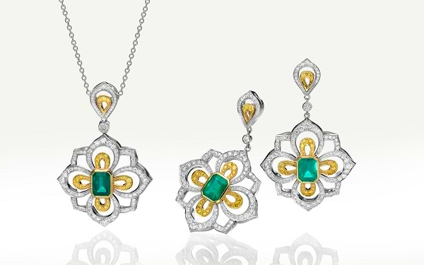 Emerald jewelry with very similar carat weight and size of the center stones